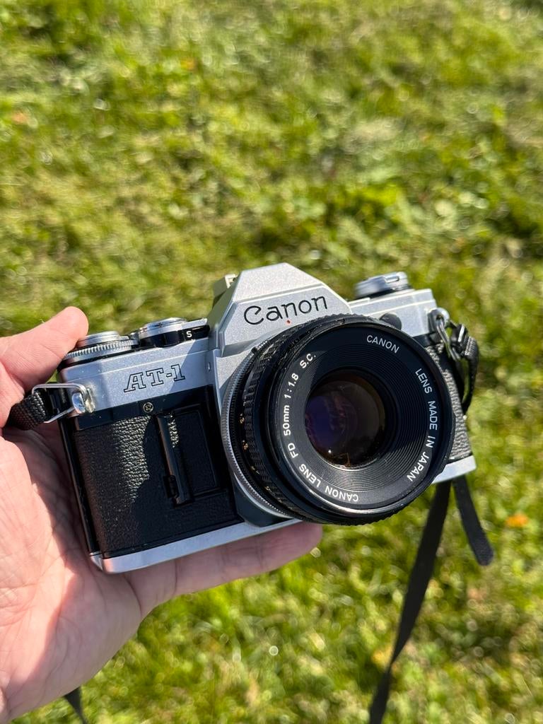 Canon AT-1 + 50mm Lens Analoge Camera, Audio, Tv en Foto, Fotocamera's Analoog, Ophalen of Verzenden, Zo goed als nieuw, Spiegelreflex