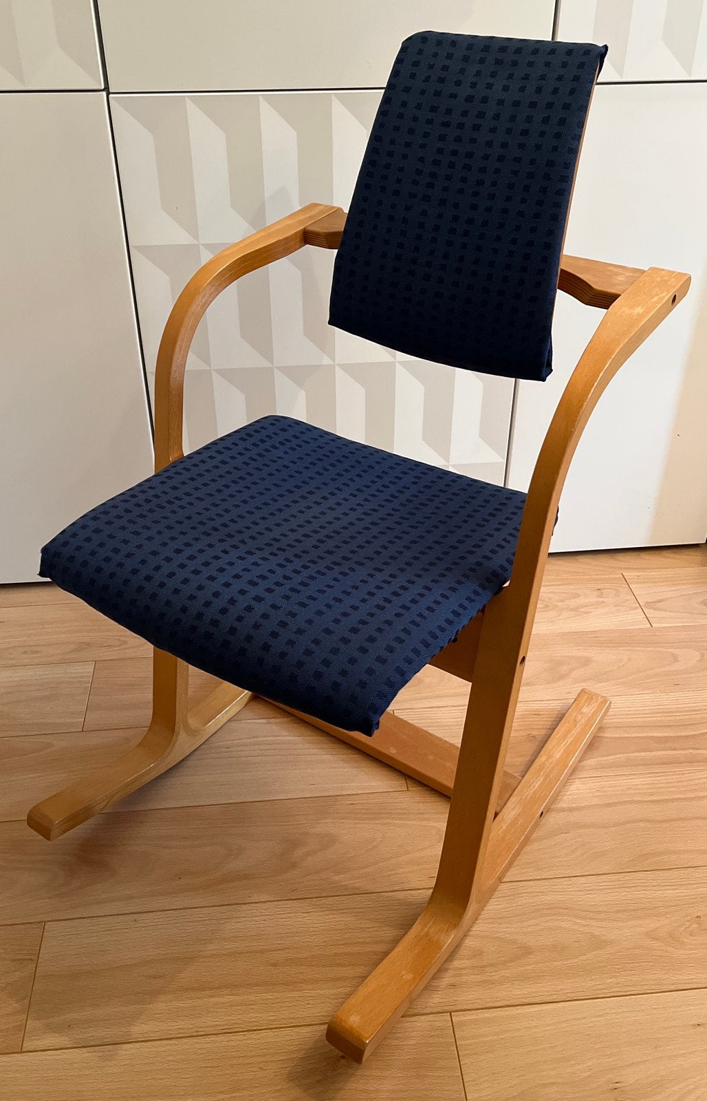 Actulum design stoel Stokke (nu Variér ) beuken met blauw, Huis en Inrichting, Gebruikt, Blauw, Ophalen of Verzenden, Eén