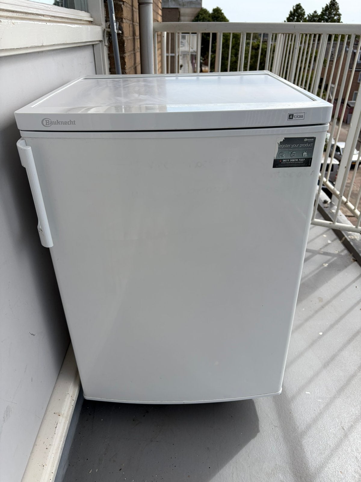 Kapot vriezer voor onderdelen, Witgoed en Apparatuur, Vriezers en Diepvrieskisten, Minder dan 85 cm, Tussenbouw, Minder dan 60 cm