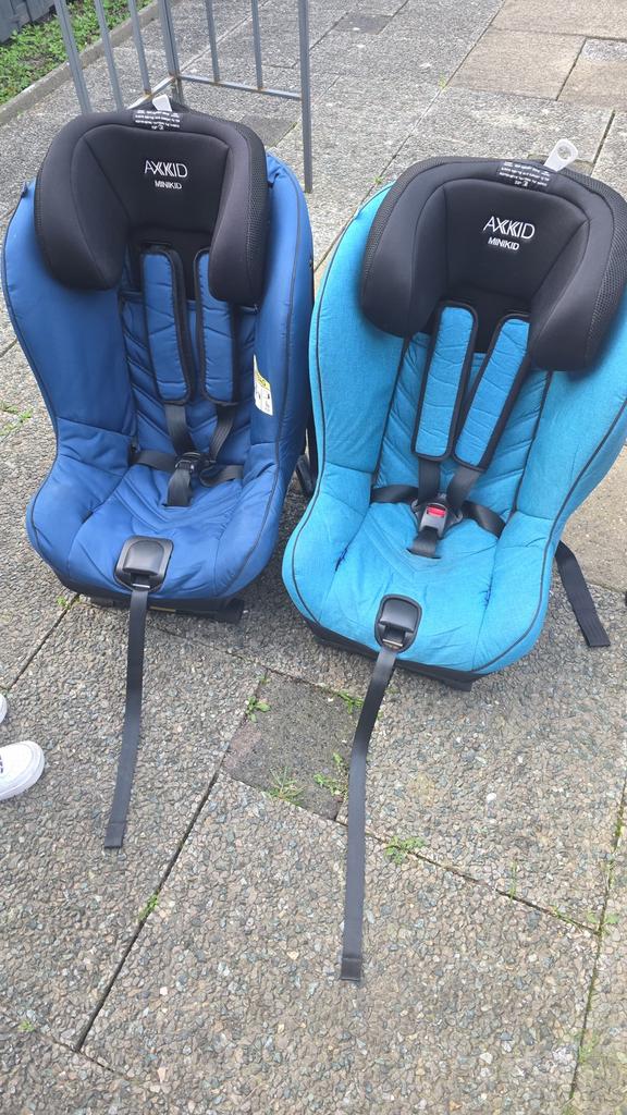 Axkid Minikid Autostoel, Achterwaarts, Zeer Veilig 2 stuks, Kinderen en Baby's, Autostoeltjes, Overige merken, Autogordel, 9 t/m 18 kg