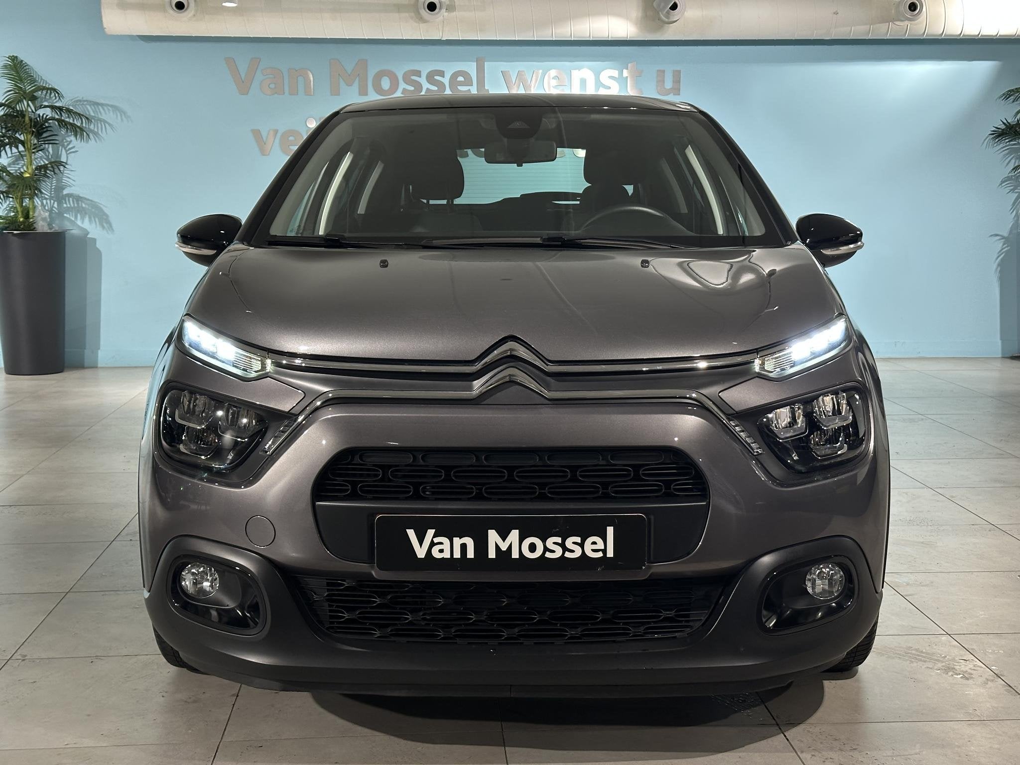 Citroen C3 1.2 PureTech Shine APPLE CARPLAY | CAMERA | NAVIG, 12 maanden, Gebruikt, Euro 6, 1199 cc