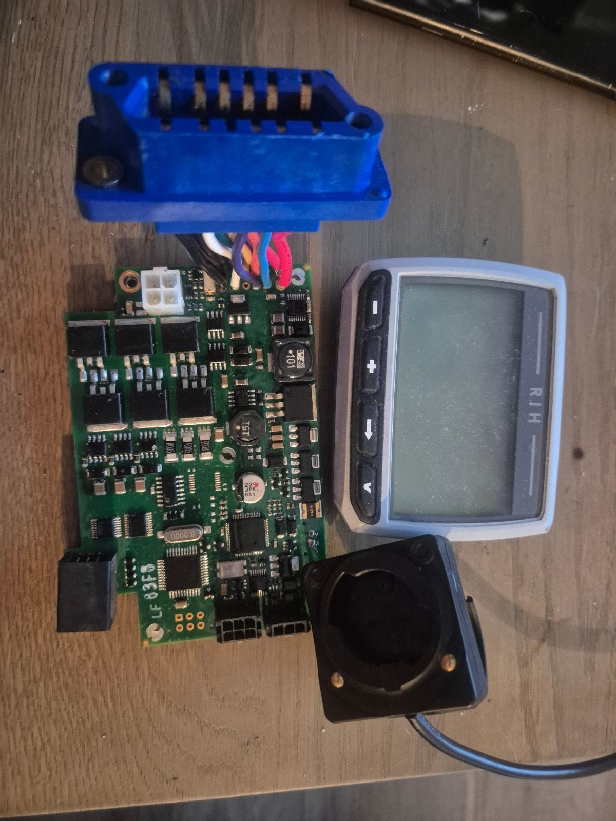 2 rih omega  displays 1 werkend 1 kapot  en controller+lader, 51 tot 55 cm, Ophalen of Verzenden, Gebruikt, Overige merken