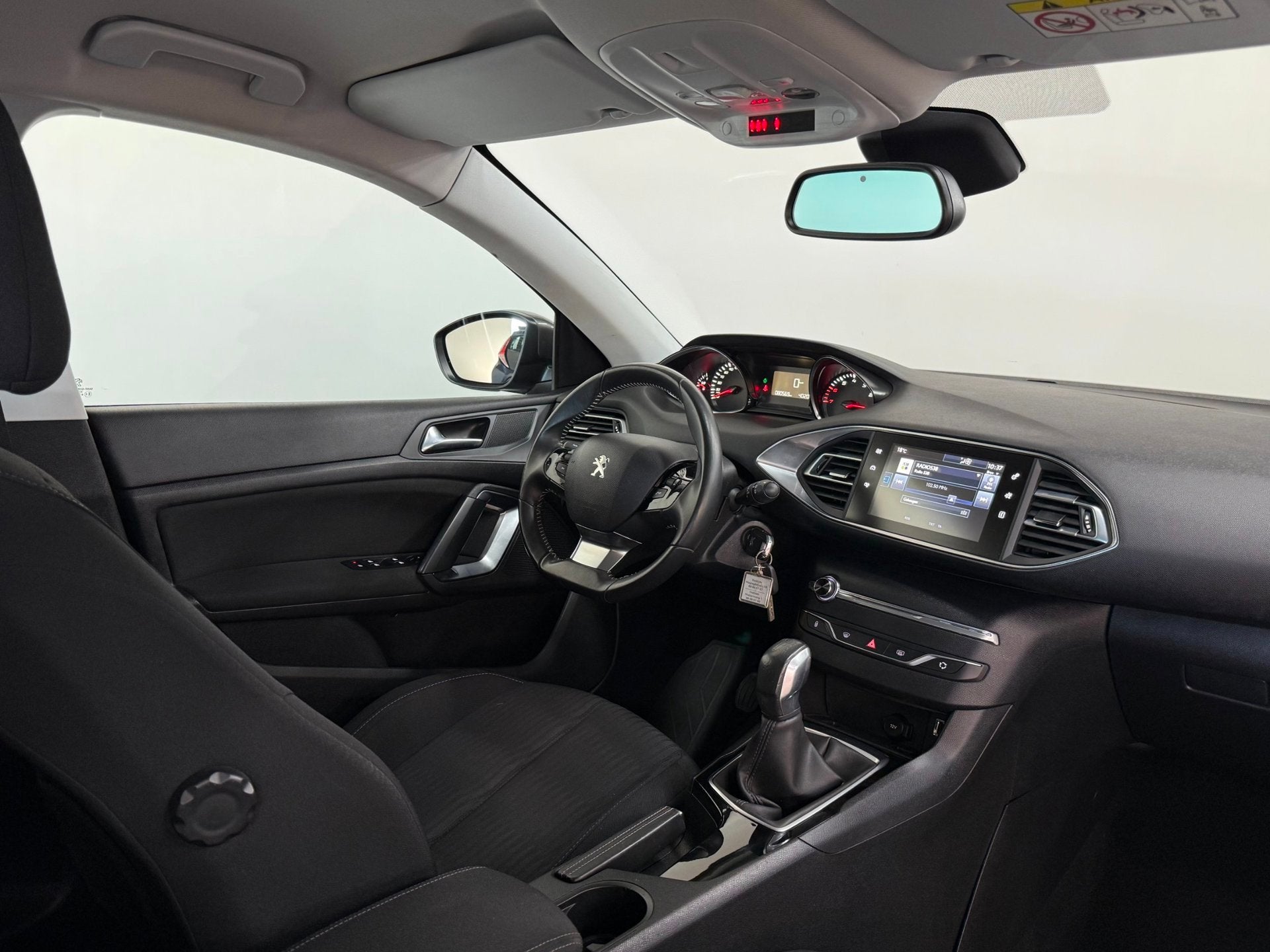 Peugeot 308 1.2 VTi Active LED/Stoelverwarming/Trekhaak, Auto's, Voorwielaandrijving, Dealer onderhouden, Stof, Gebruikt