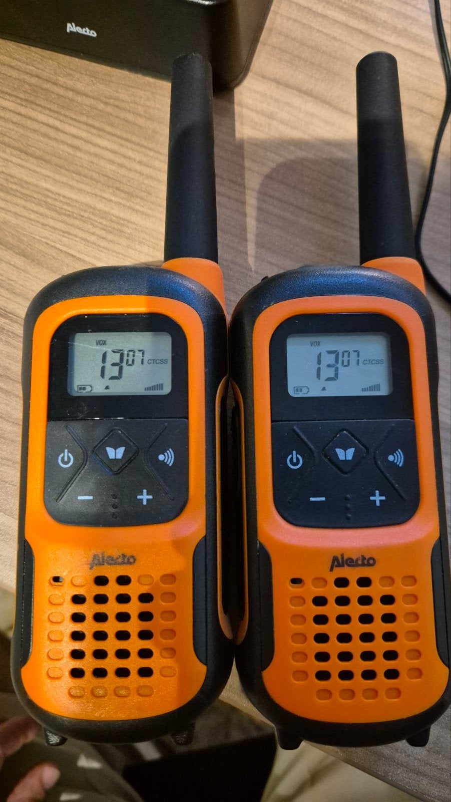 Alecto Walkie Talkie Set met Oplaadstation FR300, Gebruikt, Ophalen of Verzenden, Portofoon of Walkie-talkie, Met broekklem