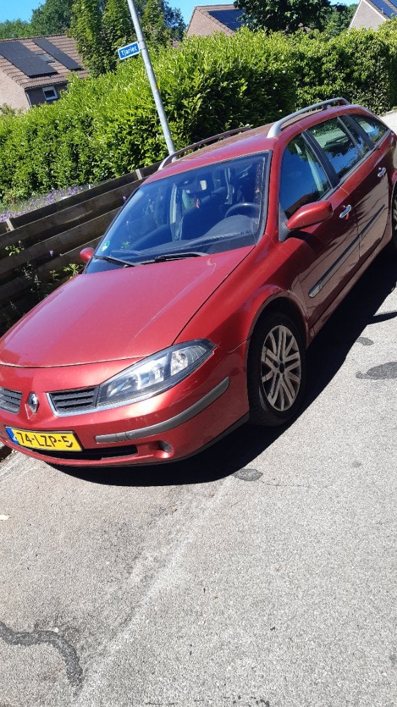 Renault Laguna 2005 Rood 173.000 km!!!, Automaat, 1325 kg, Stationwagon, 1300 kg