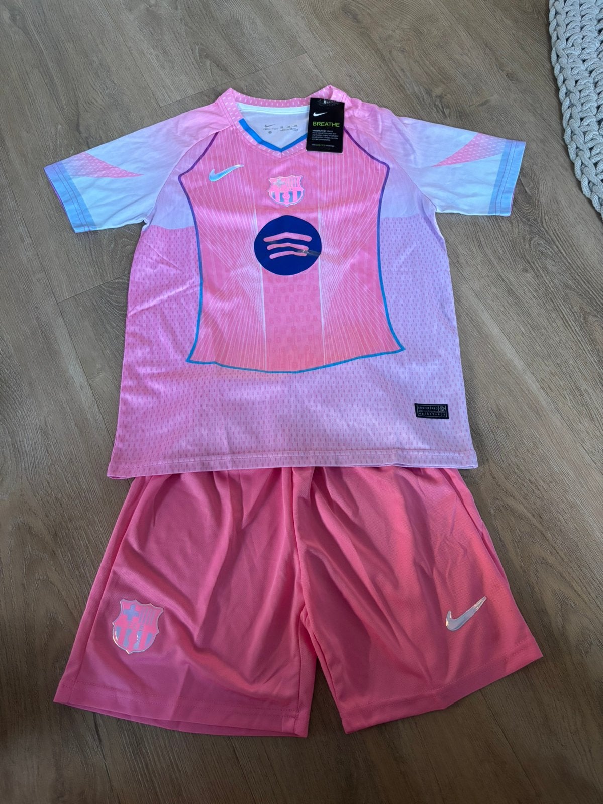 Het roze voerbal tenue barcelona maat 146 152, Kinderen en Baby's, Kinderkleding | Maat 146, Ophalen of Verzenden, Nieuw, Jongen of Meisje