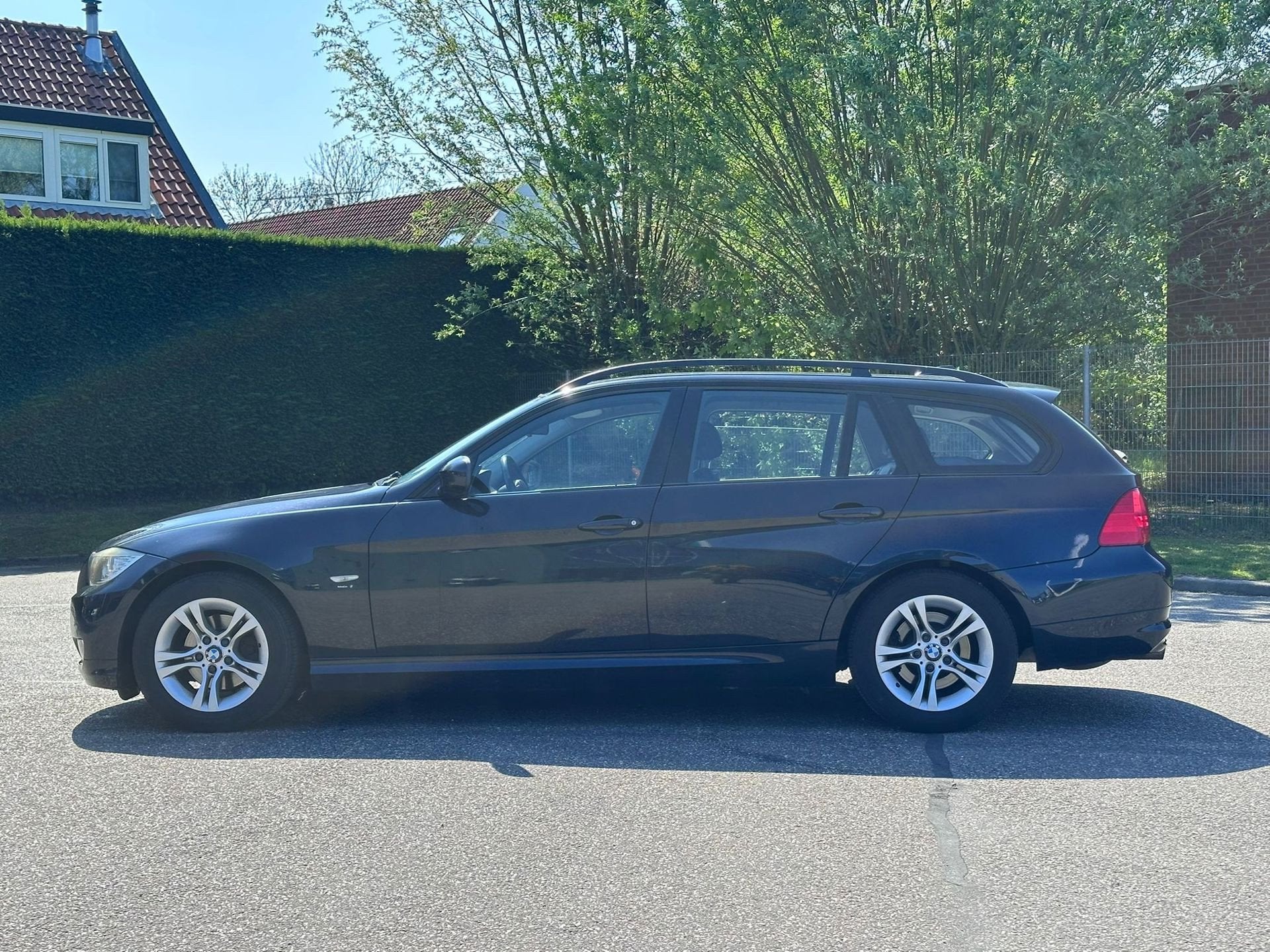 BMW 3-serie Touring 318i Business Line Leder*Navigatie*Cruis, Auto's, Achterwielaandrijving, Blauw, Origineel Nederlands, Handgeschakeld
