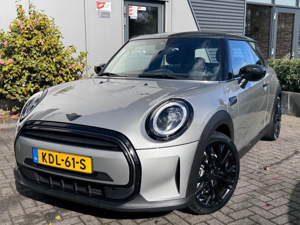 Mini MINI COOPER / SPORTSTOELEN LEDER / LED / CARPLAY / BTW, Auto's, Mini, 136 pk, Gebruikt, Met garantie (alle), 4 stoelen