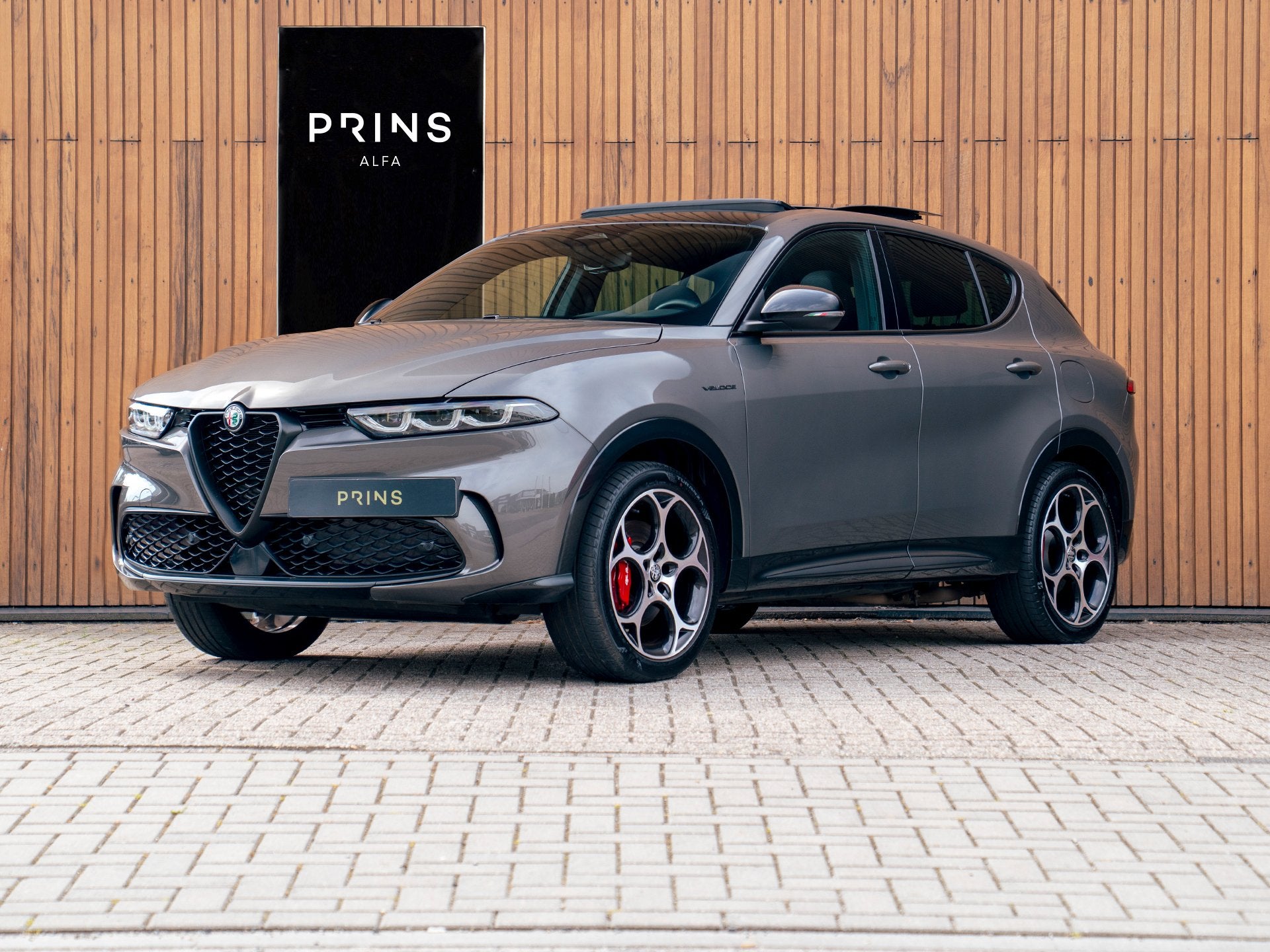 Alfa Romeo Tonale 1.3T PHEV Veloce 280pk | Pano-dak | Harman, Auto's, Automaat, Dealer onderhouden, 77 km/l, Gebruikt