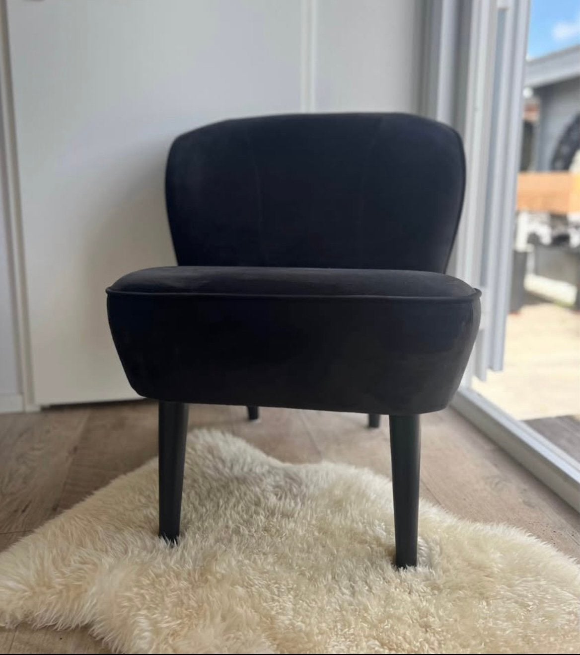 WOOOD Sara fauteuil antraciet velvet fluweel - nieuwstaat, Ophalen of Verzenden, Zo goed als nieuw