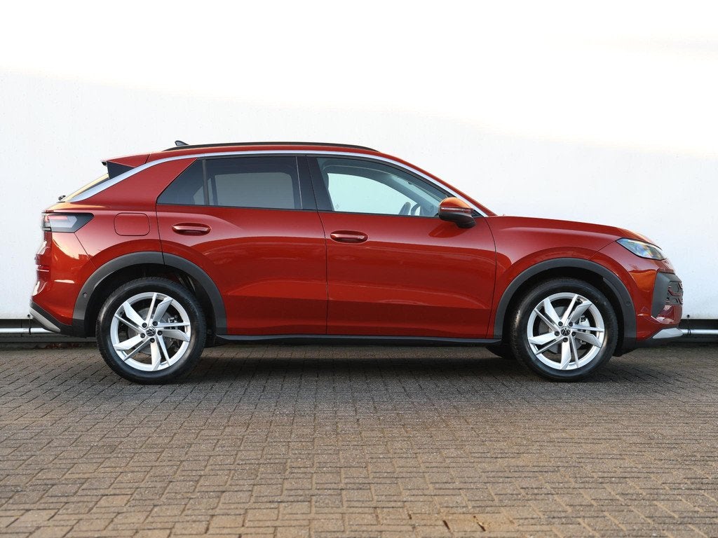 Volkswagen T-Roc Life First Edition 1.5 eTSI 116 PK | Trekha, Auto's, Volkswagen, Stof, 1498 cc, 4 cilinders, 116 pk