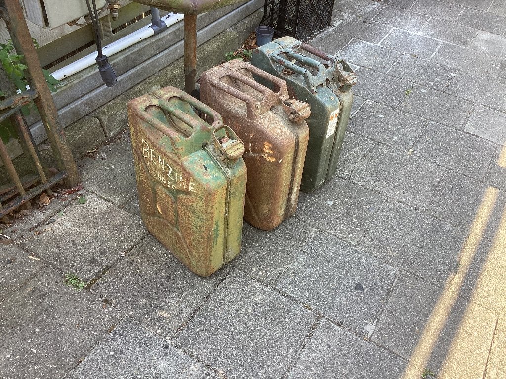 Metalen jerrycans, Verzamelen, Ophalen, Gebruikt, Overige, Overige merken