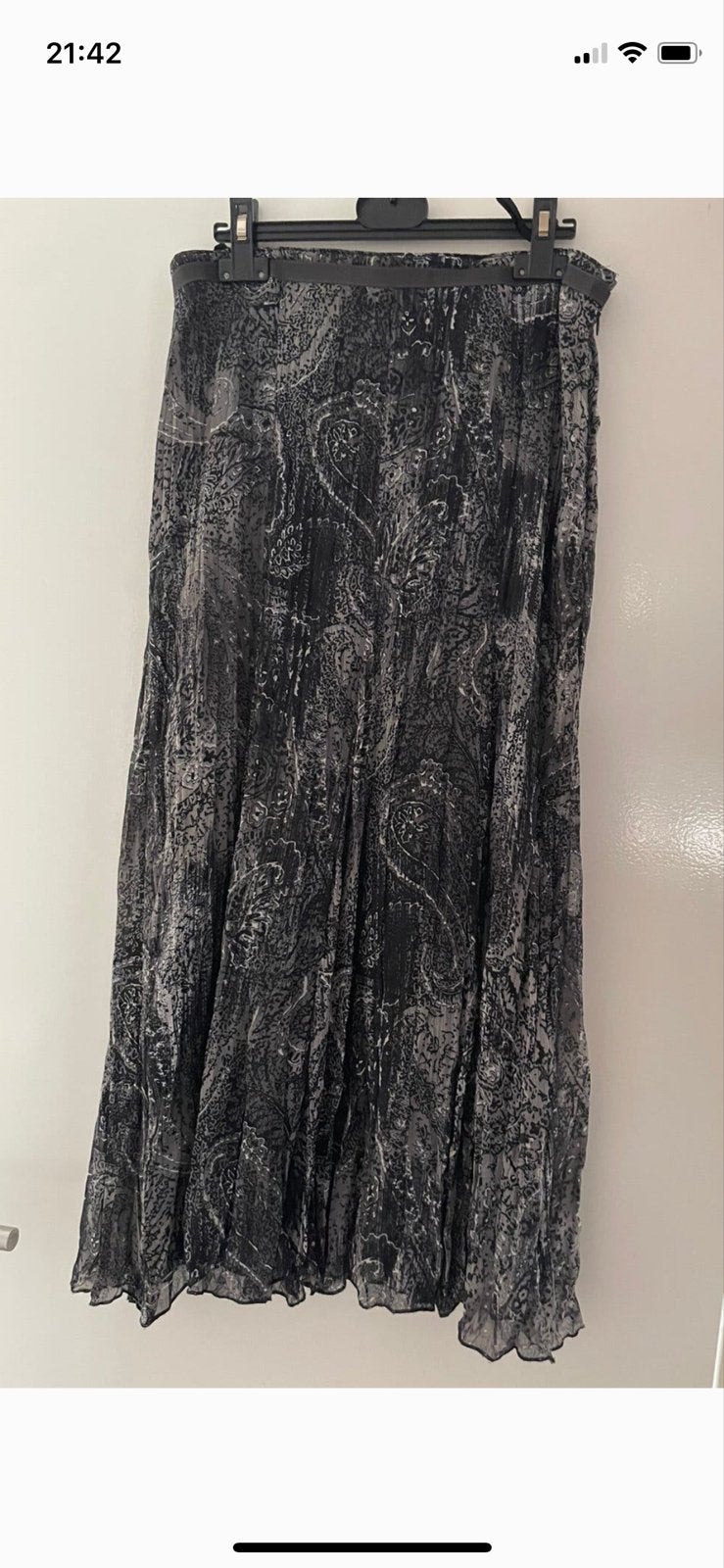 Zwarte/grijze lange rok met patroon maat 42, Kleding | Dames, Ophalen, Zwart, Maat 42/44 (L), Zo goed als nieuw