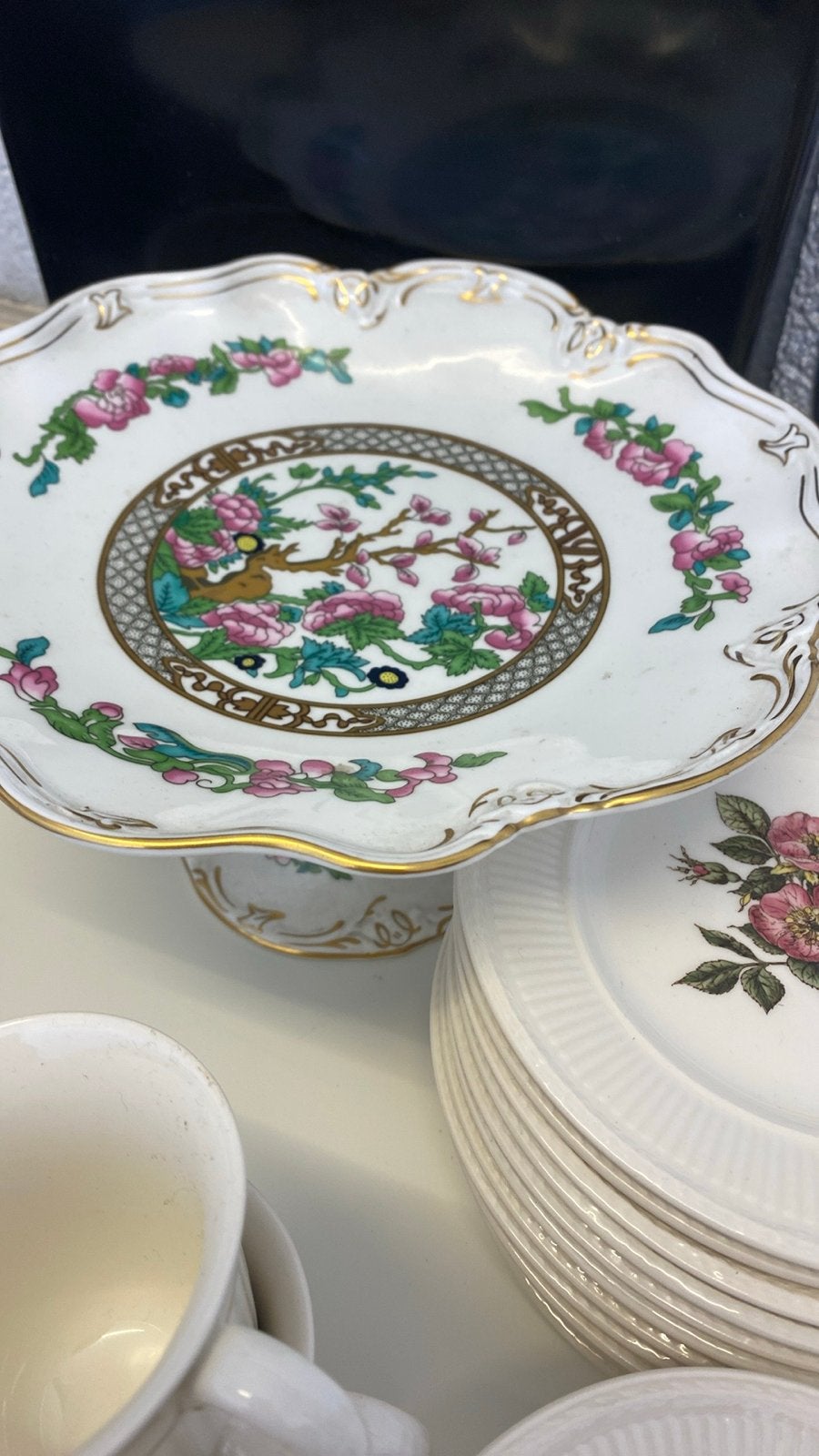 Prachtig porseleinen taartplateau op voet van Coalport, Ophalen
