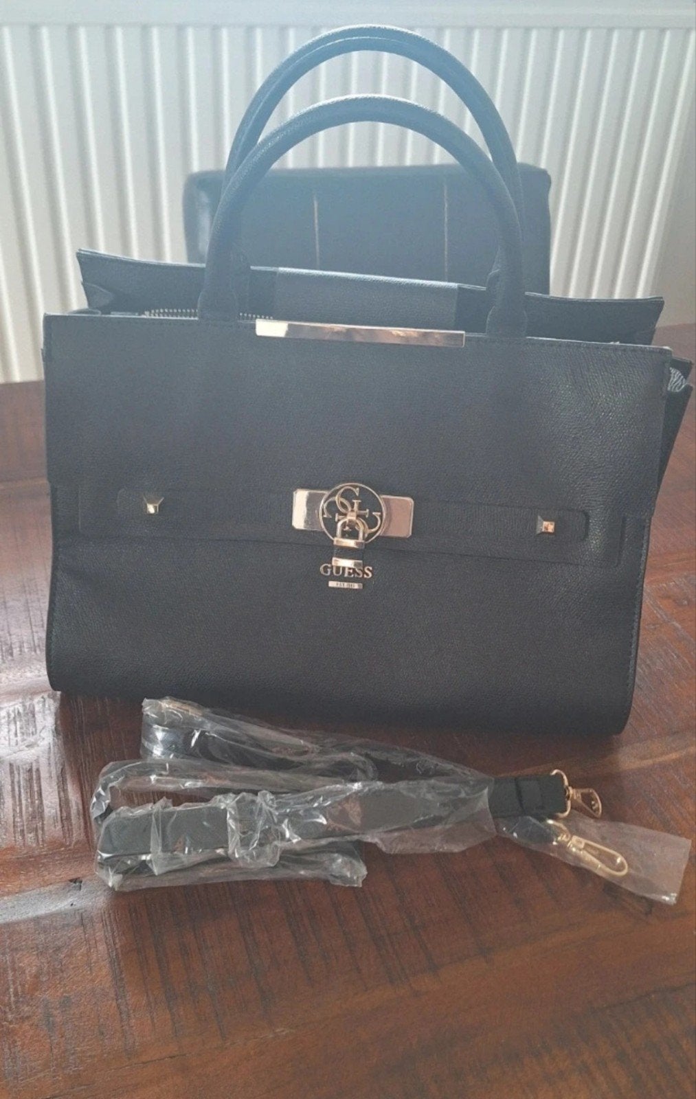 Guess handtas zwart, Ophalen, Zo goed als nieuw, Zwart, Handtas