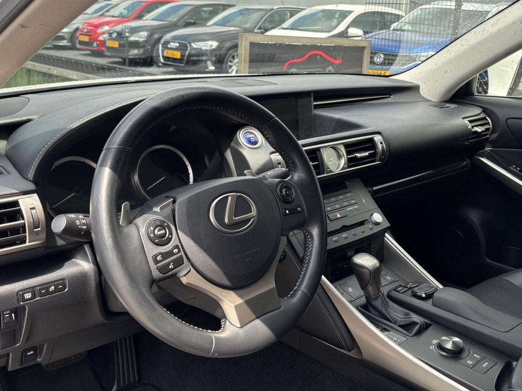 Lexus IS 300h F Sport Line cruise leder camera keyless, Auto's, Lexus, Automaat, Euro 5, Achterwielaandrijving, Gebruikt