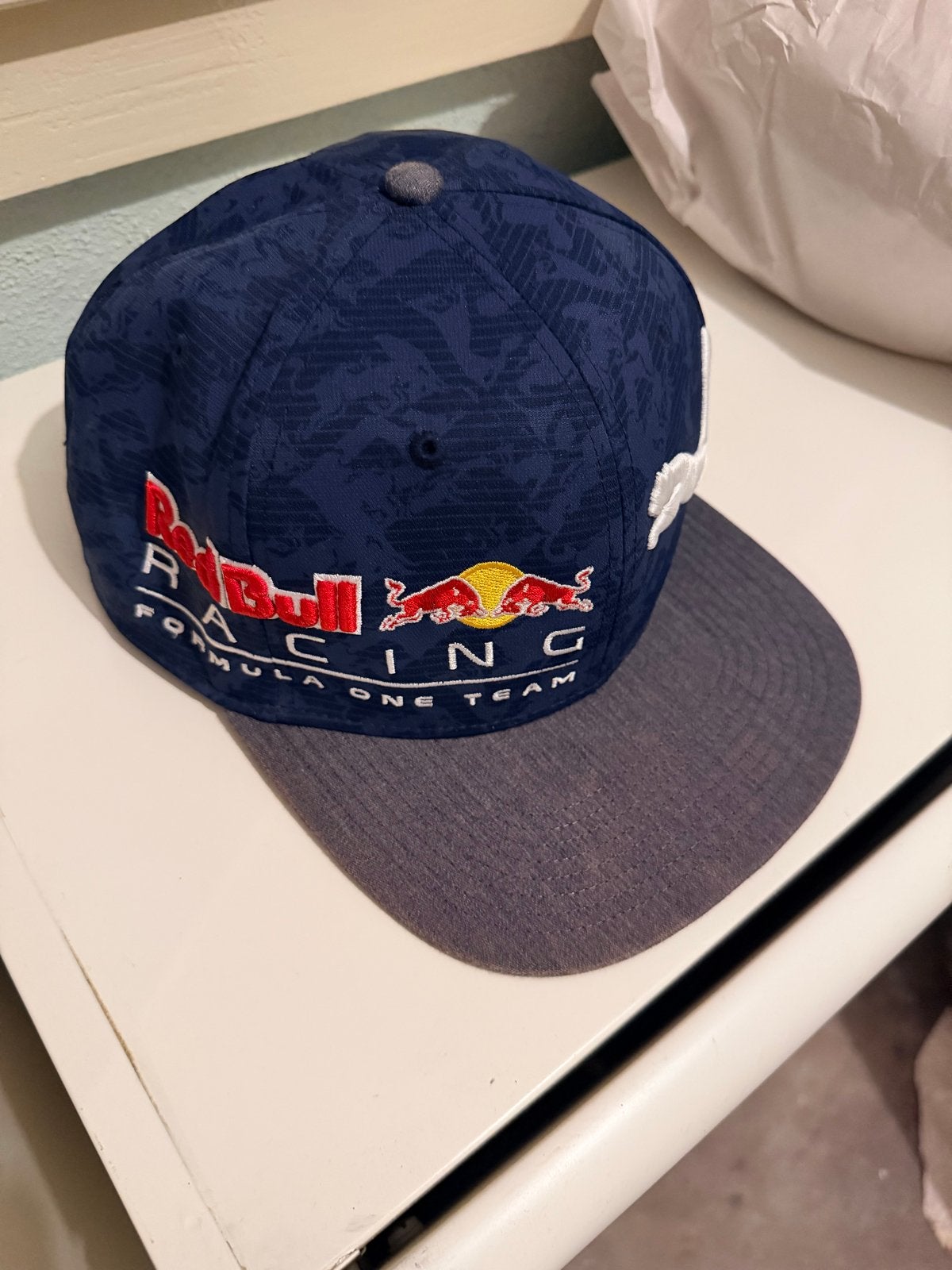 Red Bull Racing Puma Pet - Zo goed als nieuw, Kleding | Heren, Ophalen of Verzenden, Zo goed als nieuw, One size fits all, Pet
