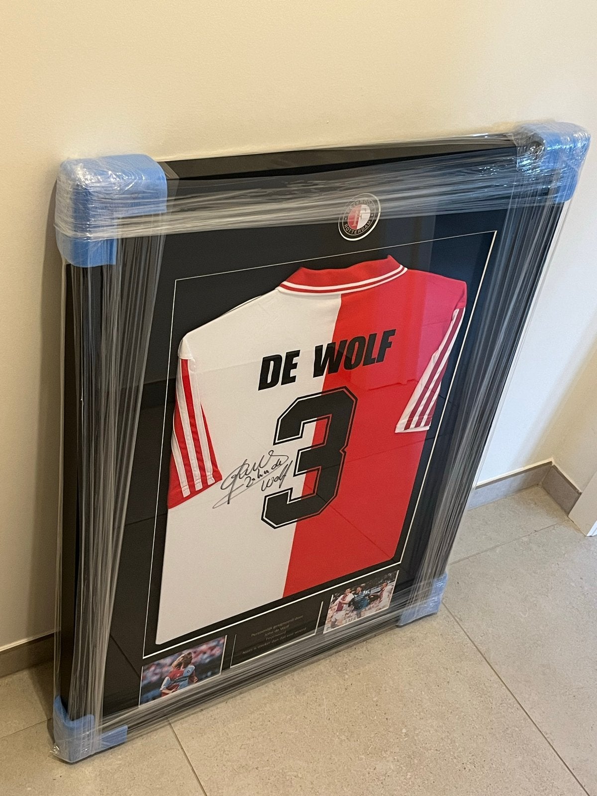 Gesigneerd Feyenoord shirt John de Wolf - Ingelijst, Verzamelen, Sportartikelen en Voetbal, Ophalen, Zo goed als nieuw, Feyenoord