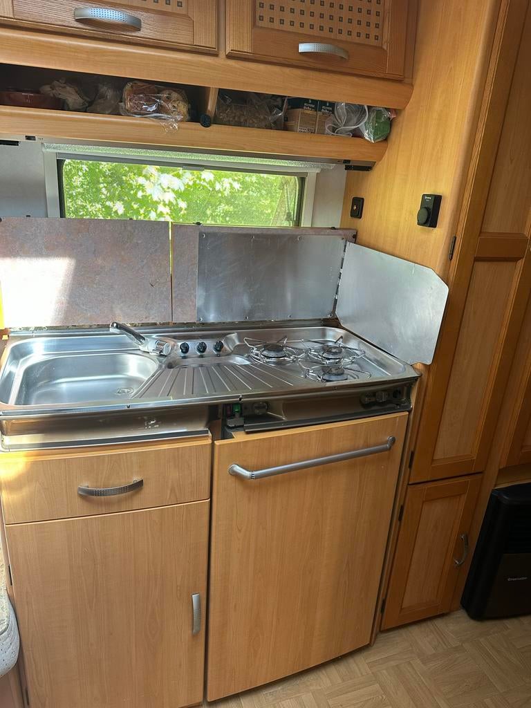 LMC Dominant Caravan - Comfortabel en Compleet, Rondzit, Omvormbare zithoek, Particulier, 5 tot 6 meter