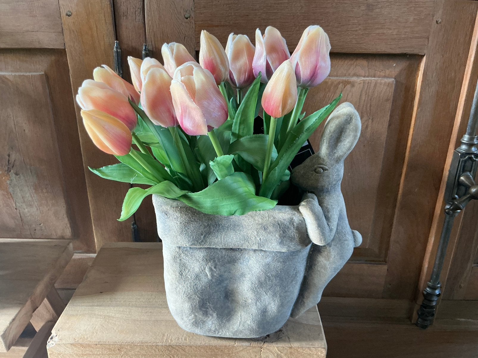 NIEUW grote bloempot met glurende haas konijn en tulpen, Ophalen of Verzenden, Nieuw