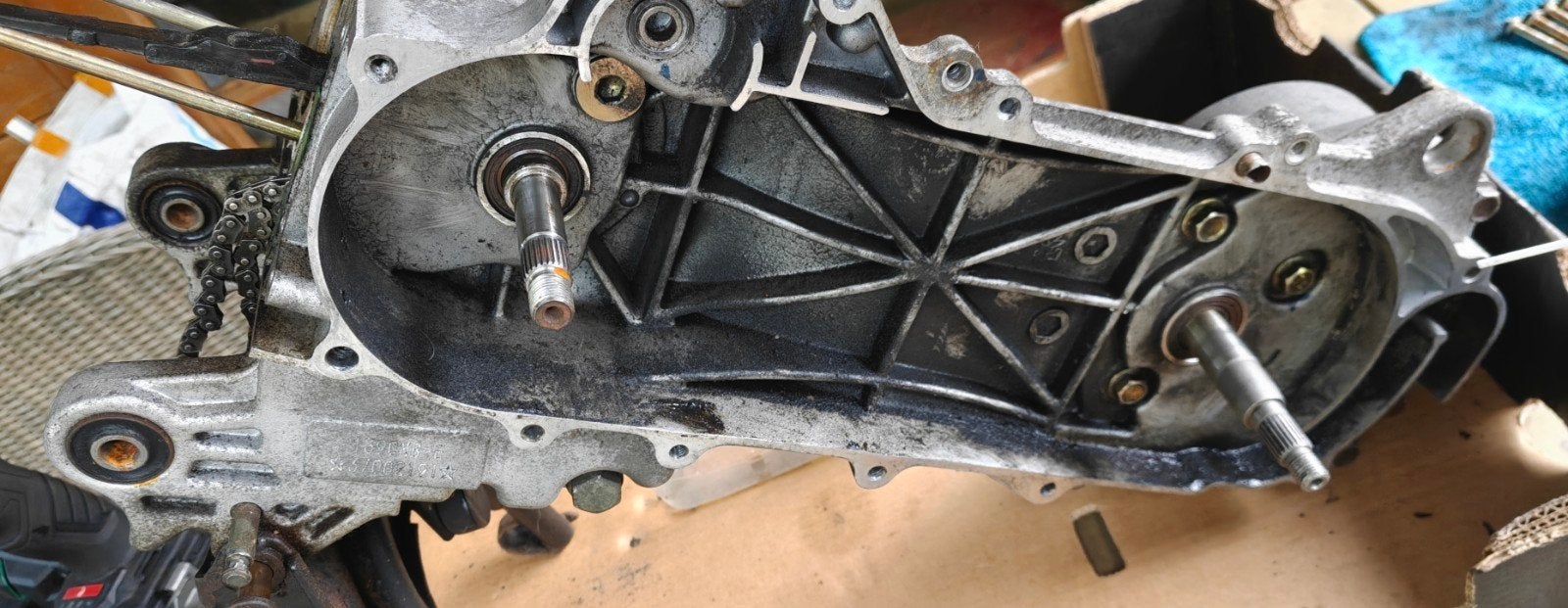 Carter Helft Links 12" GY6 Peugeot 139QMB-E, Fietsen en Brommers, Brommeronderdelen | Scooters, Ophalen of Verzenden, Zo goed als nieuw
