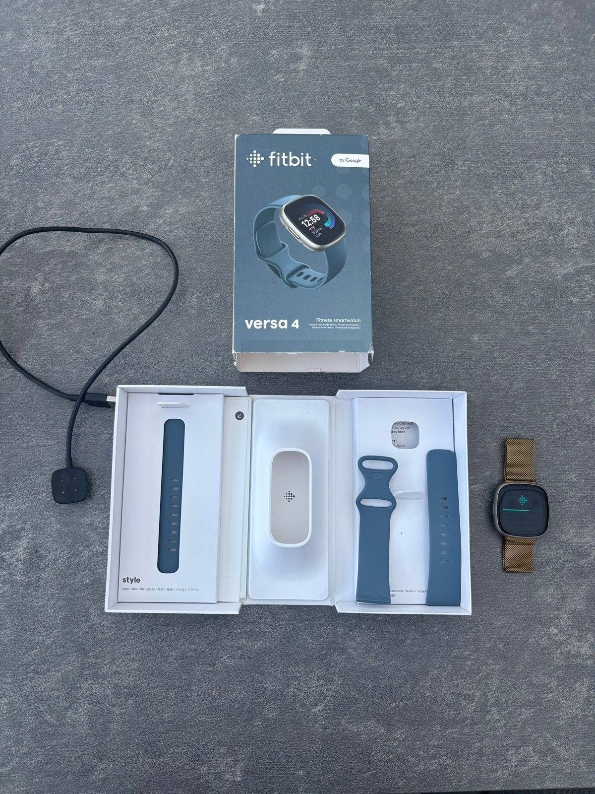 Fitbit versa 4 smartwatch 2025, Ophalen, Conditie, Gebruikt, Blauw