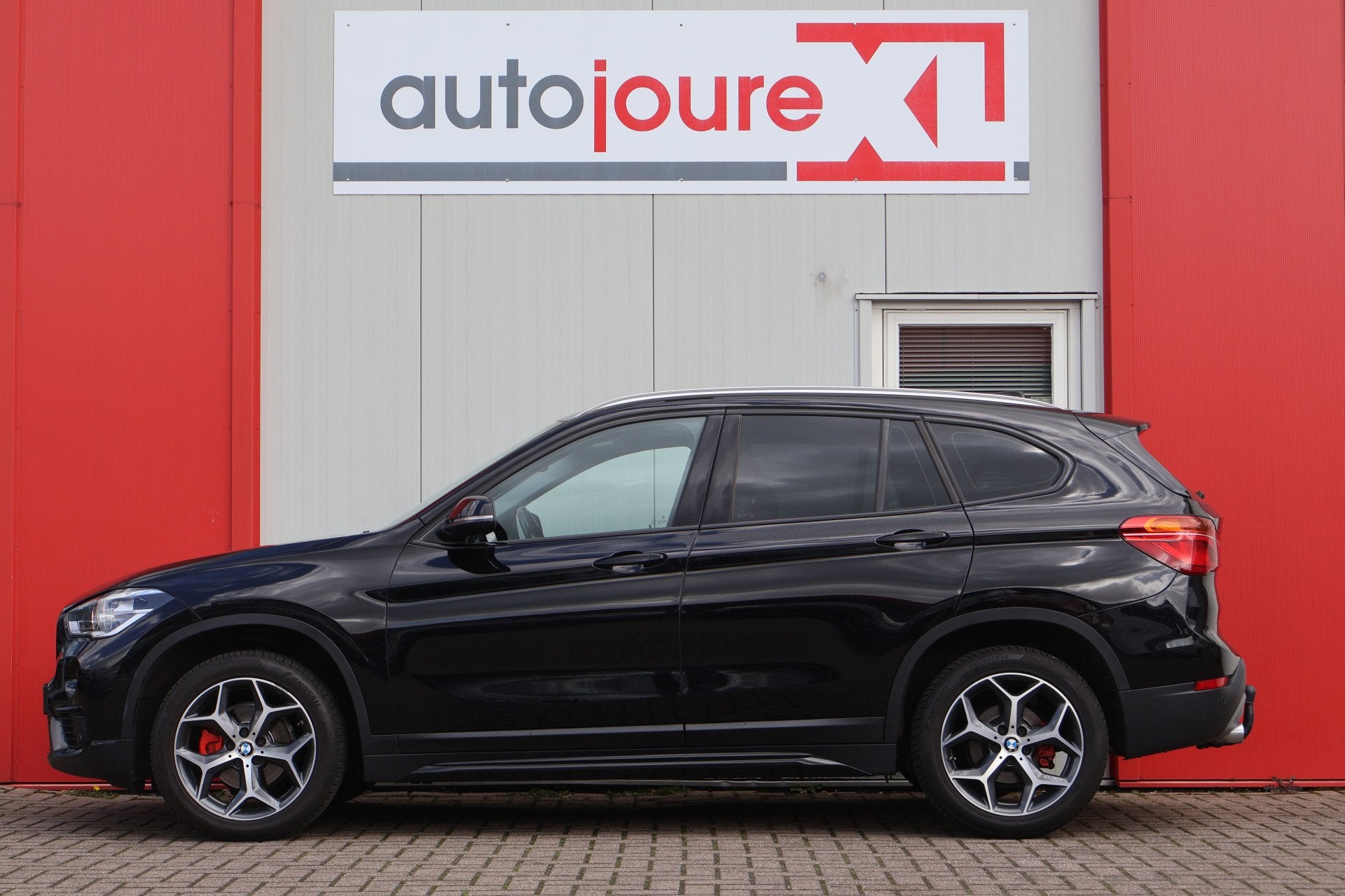 BMW X1 sDrive16d High Executive Aut. | HUD | Leder | Trekhaa, Auto's, Gebruikt, 116 pk, Bedrijf, Diesel