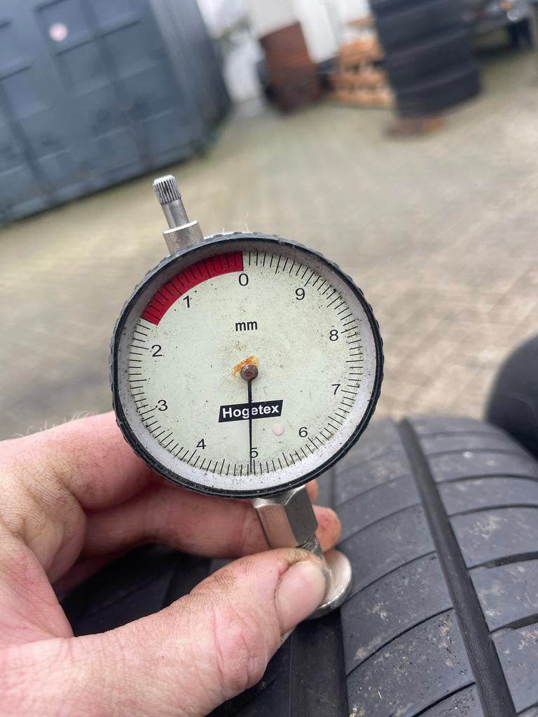 2 Michelin  225-50-18, Ophalen of Verzenden, Gebruikt