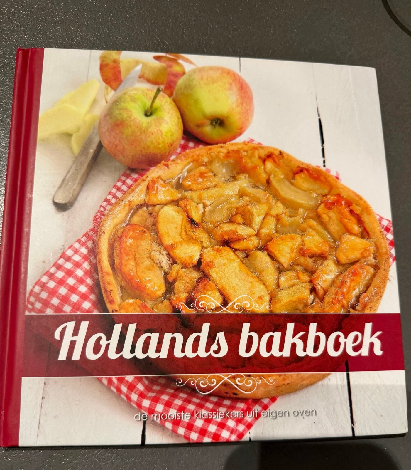 Hollands bakboek - De mooiste klassiekers uit eigen oven, Boeken, Ophalen of Verzenden, Zo goed als nieuw, Nederland en België