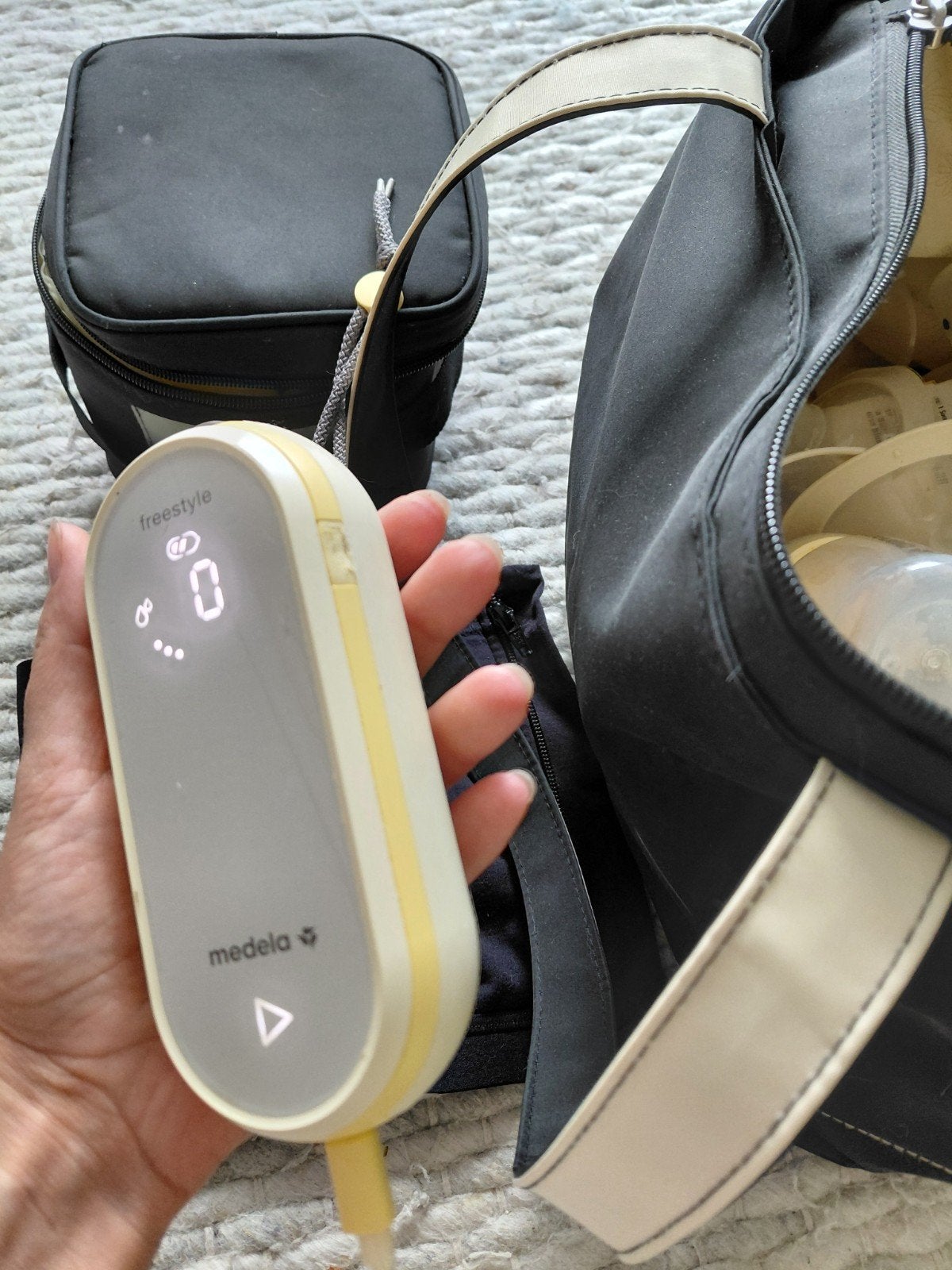 Medela Freestyle Borstkolf met accessoires, Gebruikt, Medela, Borstkolf, Ophalen of Verzenden