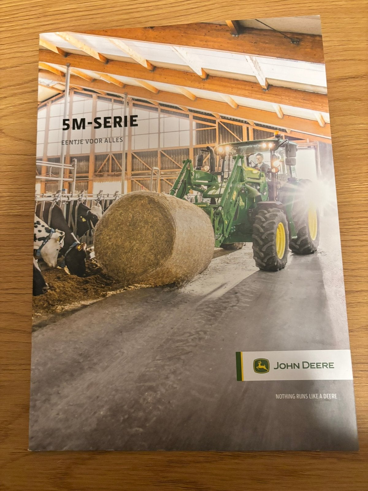 John Deere 5m serie folder, Ophalen of Verzenden, Zo goed als nieuw
