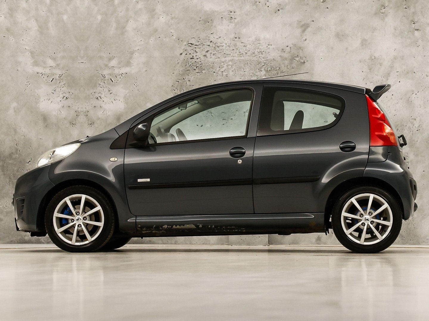 Peugeot 107 1.0-12V Sport (AIRCO, TOERENTELLER, ELEK RAMEN,, Voorwielaandrijving, Gebruikt, Zwart, 4 stoelen