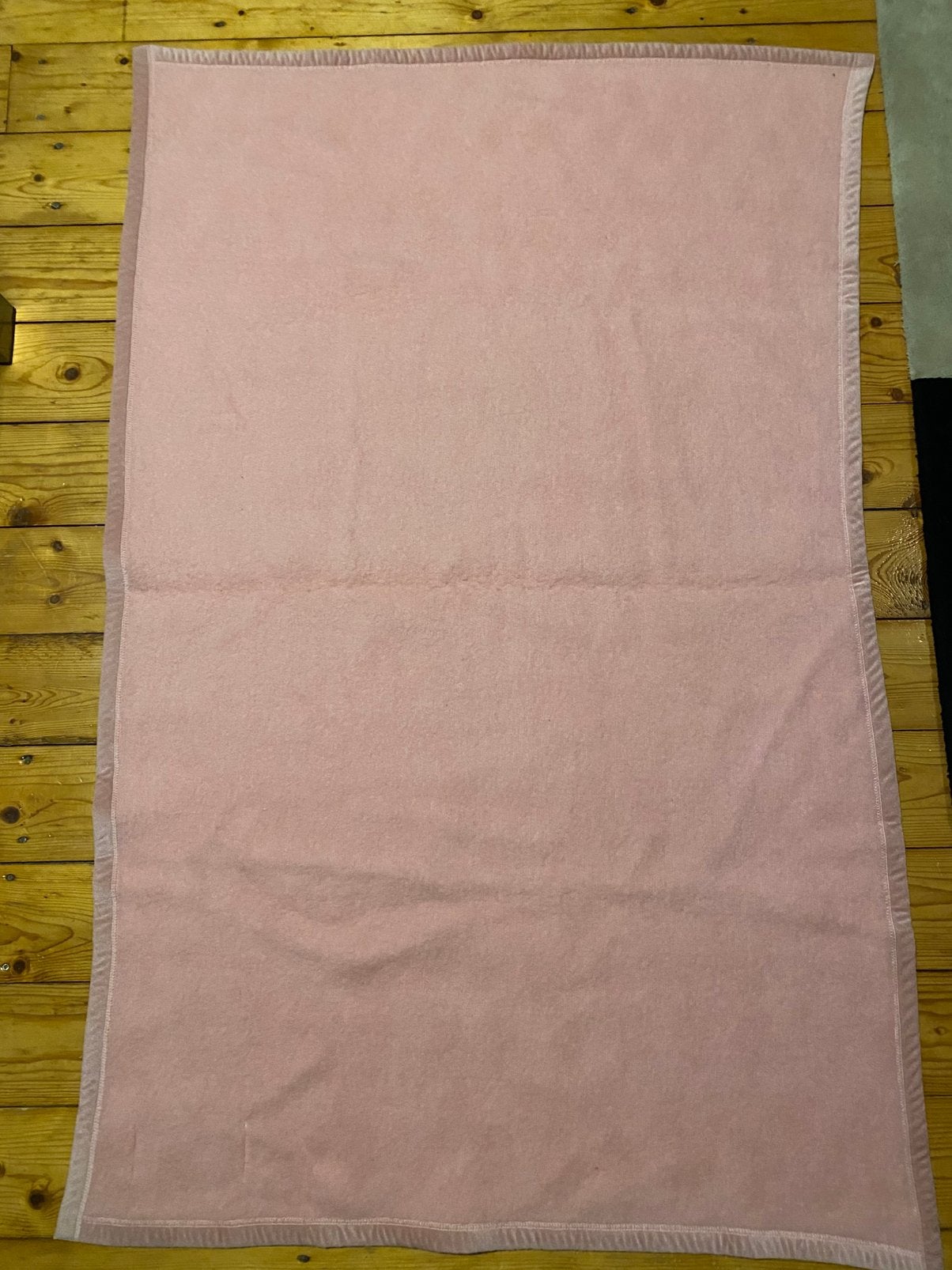 AaBe VINTAGE ROZE LEDIKANTEN DEKENTJE., Kinderen en Baby's, Ophalen of Verzenden, Gebruikt, Deken