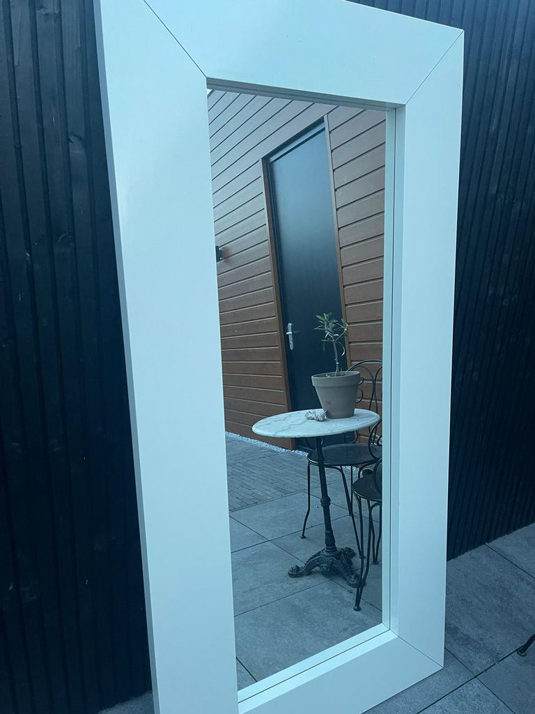 Grote witte spiegel, Huis en Inrichting, Woonaccessoires | Spiegels, Ophalen, Zo goed als nieuw, Rechthoekig, 200 cm of meer