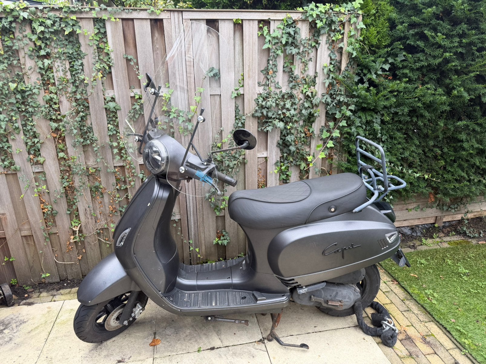 Santini Capri scooter met veel accessoires en maar 6.974km!, Fietsen en Brommers, Ophalen, Overige modellen, Maximaal 45 km/u