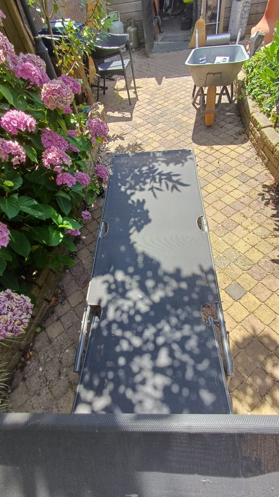 Verstelbaar ligbed/strandbed - grijs, inklapbaar, Tuin en Terras, Ligbedden, Gebruikt, Metaal, Inklapbaar, Verstelbaar, Ophalen