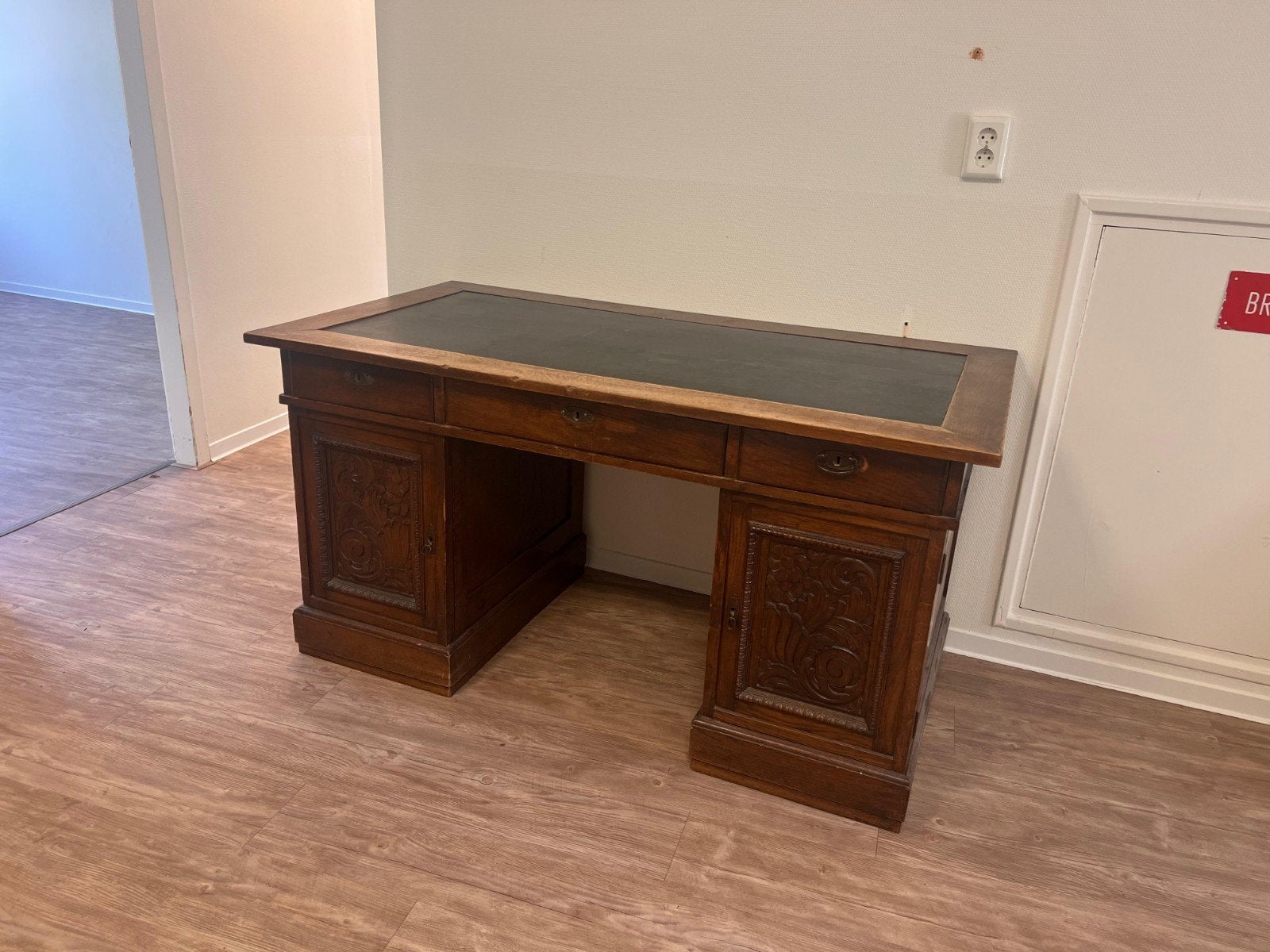 Antiek Eiken Bureau met ingelegd Blad en Carved Details, Ophalen