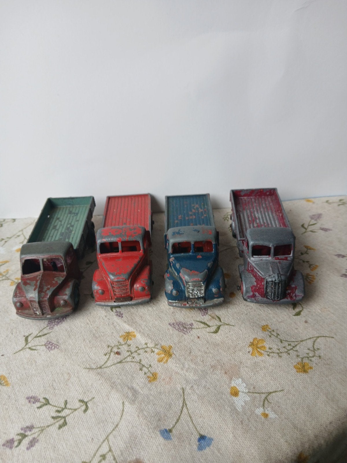 4x Dinky kleine vrachtwagens , opknappers, Ophalen of Verzenden, Auto, Dinky Toys