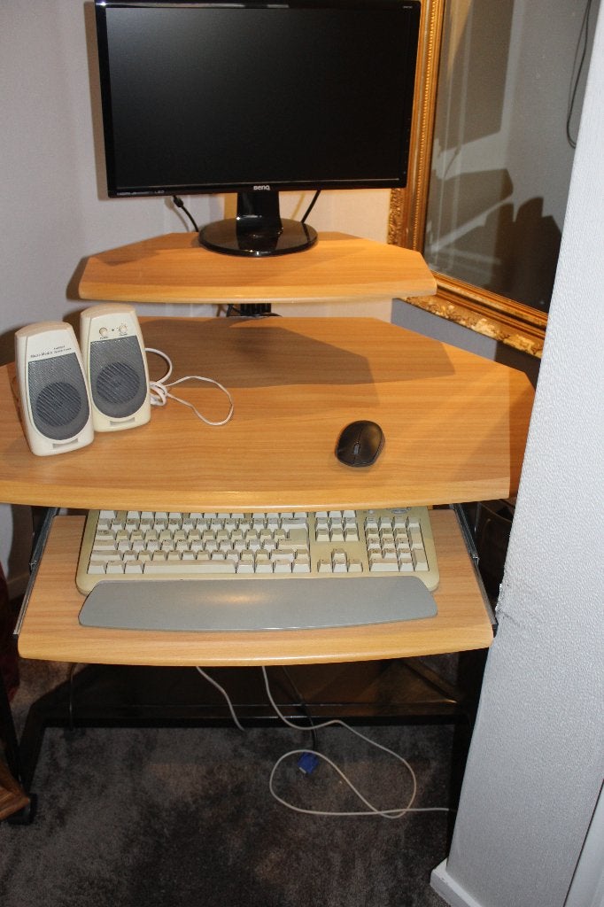 computertafel en toebehoren, Huis en Inrichting, Bureaus, Gebruikt, 90 cm, Spaanplaat of MDF, Bruin