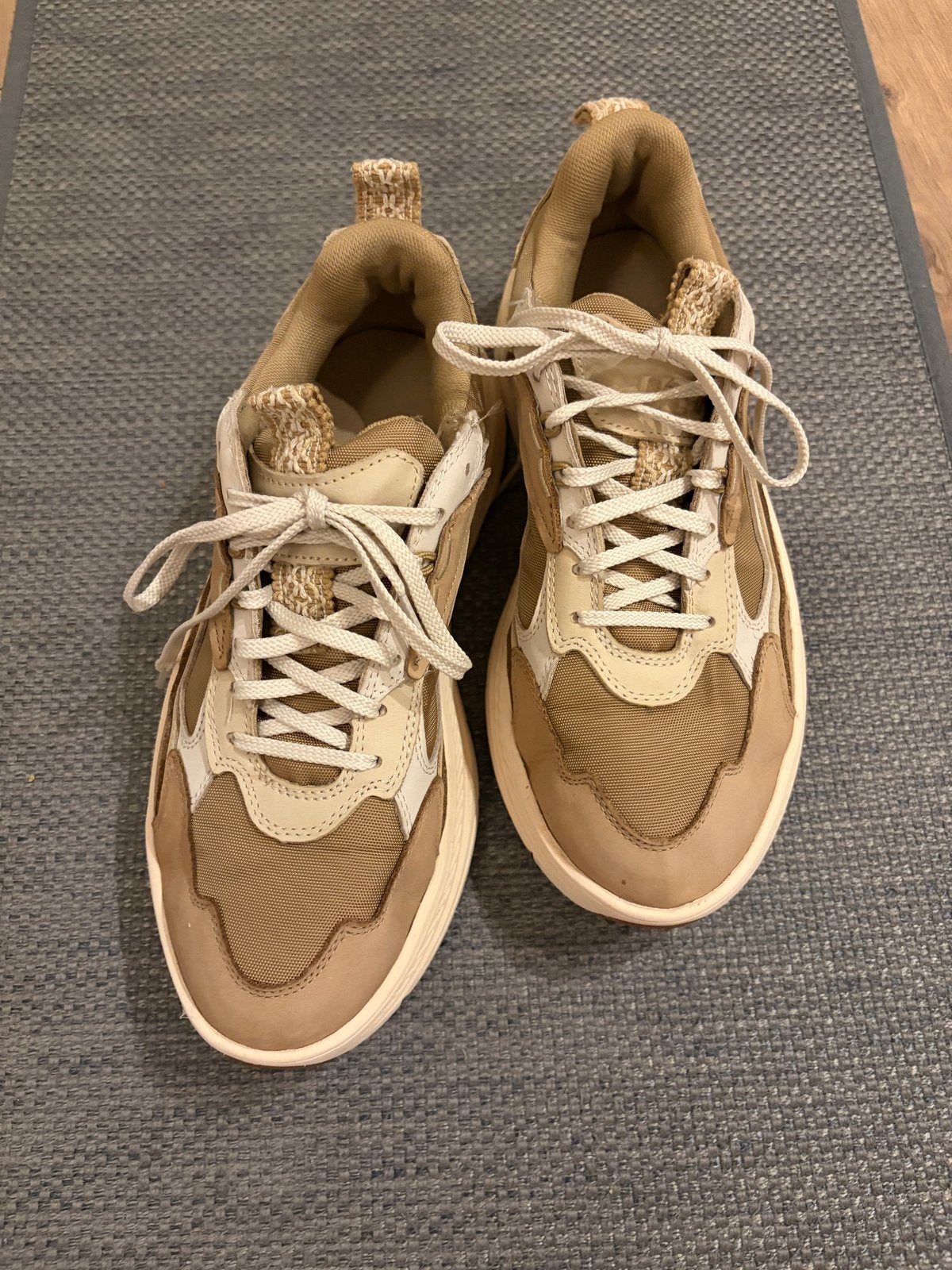 Uggs bruin beige sneakers zo goed als nieuw, Ophalen of Verzenden, Zo goed als nieuw, Bruin, Sneakers of Gympen