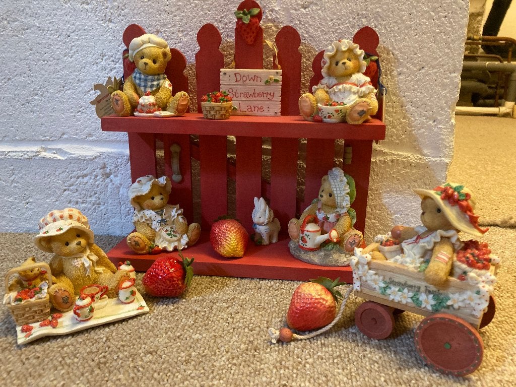 Cherished teddies Strawberry lane, Ophalen, Zo goed als nieuw, Beeldje, Cherished Teddies