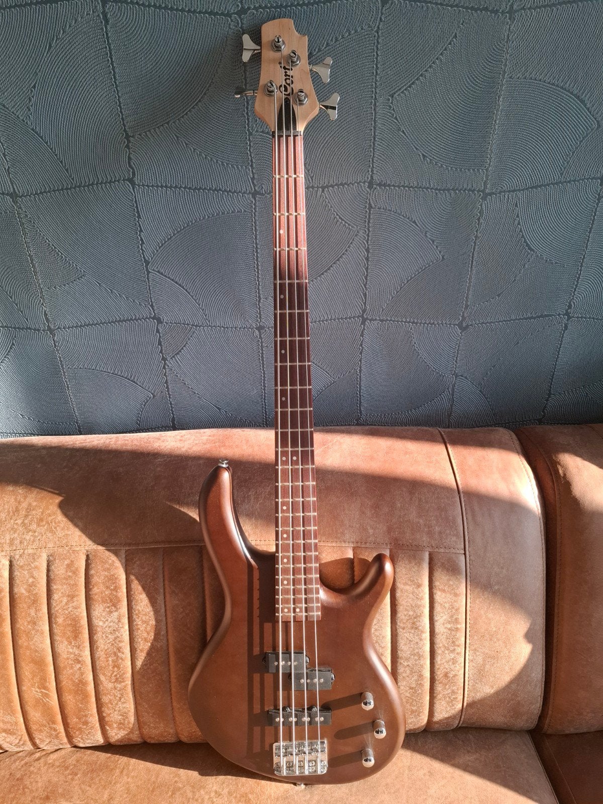 basgitaar, Ophalen of Verzenden, Zo goed als nieuw, Elektrisch