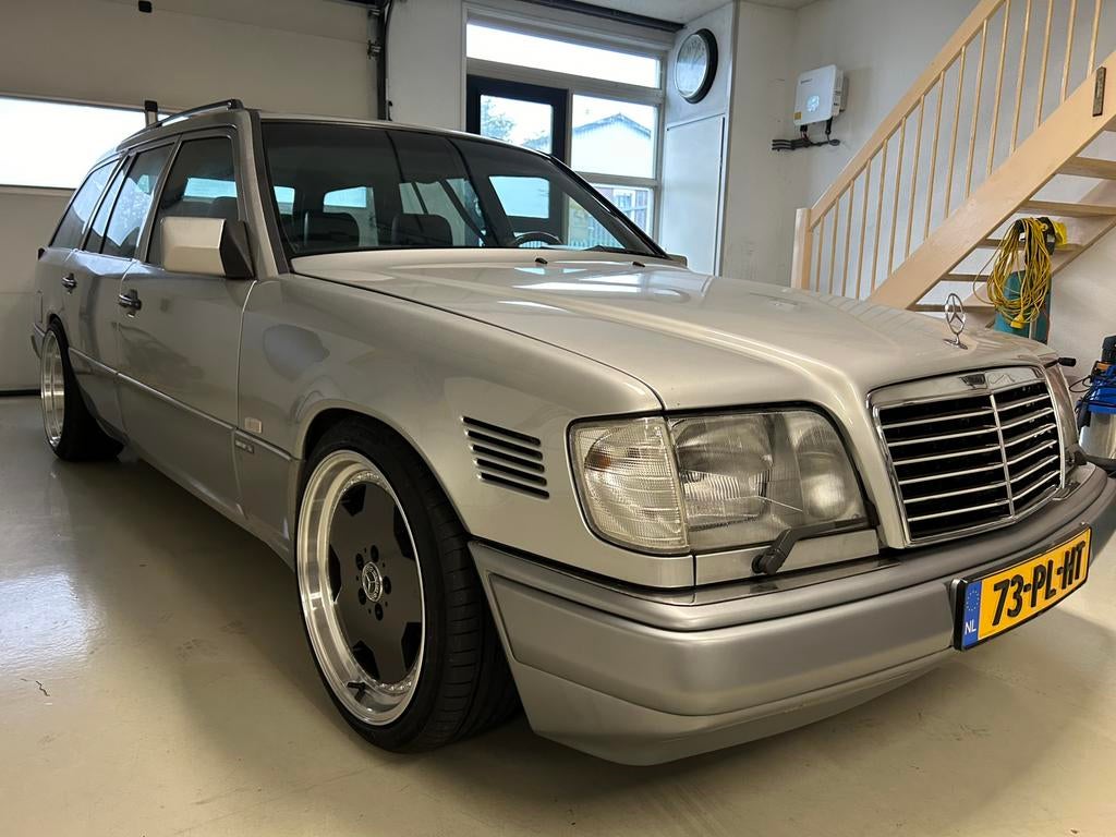 NETTE MERCEDES 300TE 24v STATION, Auto's, Oldtimers, Automaat, Achterwielaandrijving, Zwart, Stationwagon