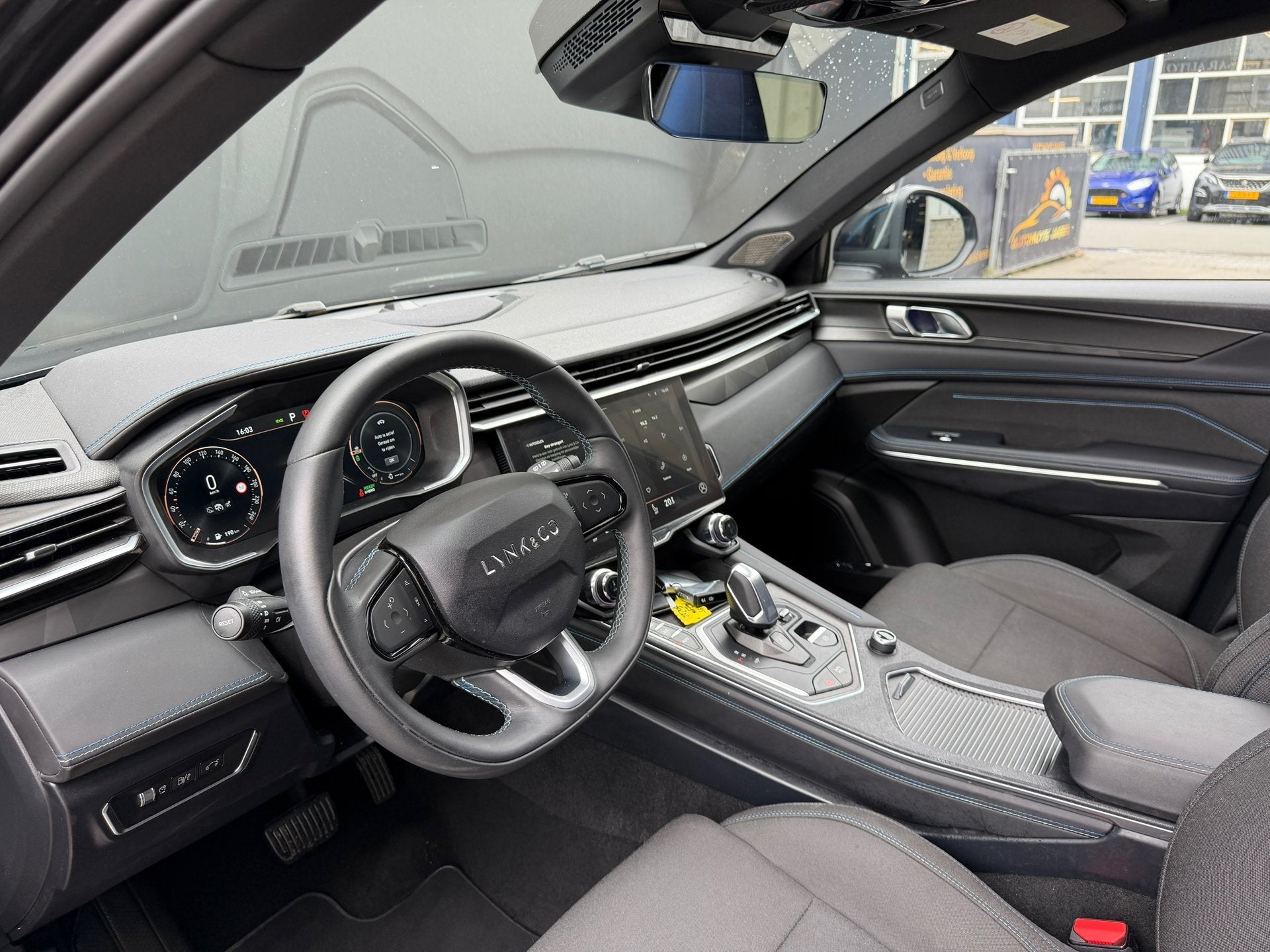 Lynk & Co 01