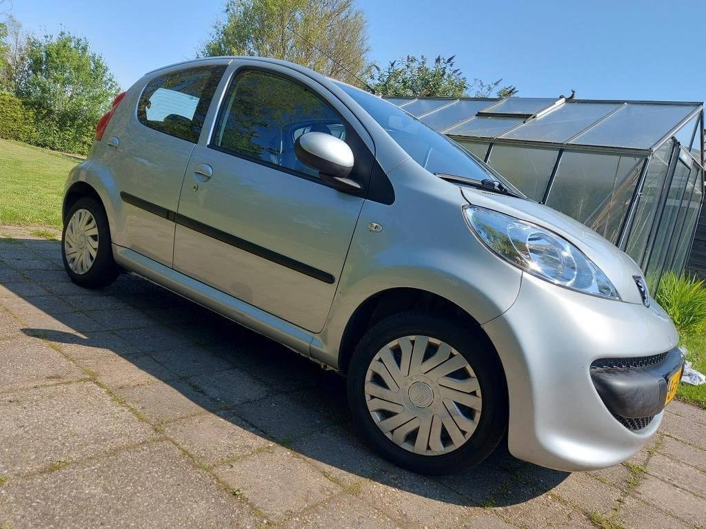 Peugeot 107 1.0-12V XS 5DRS NIEUWE APK KETTING LAGE KM ST., Voorwielaandrijving, Gebruikt, 4 stoelen, 68 pk