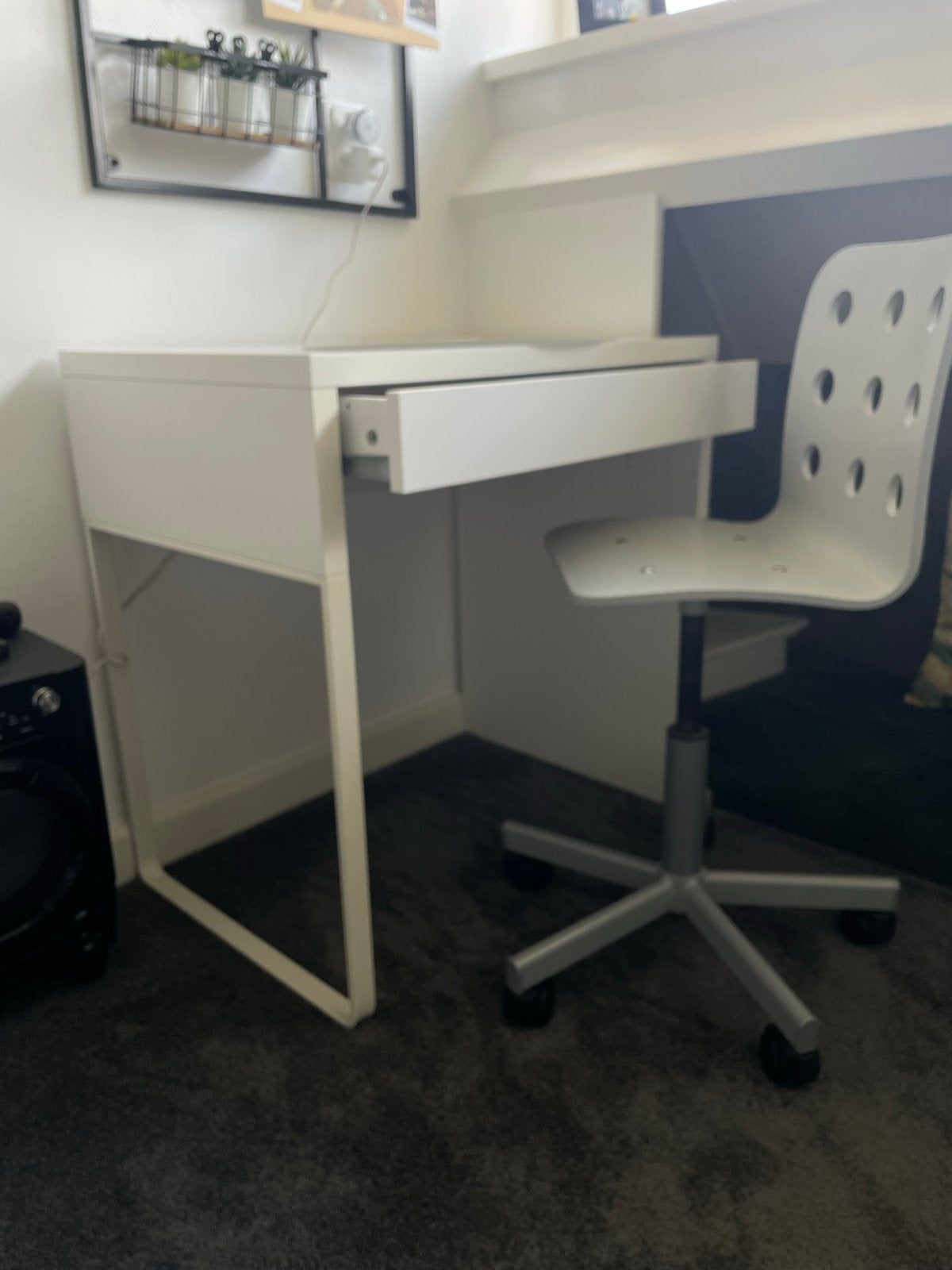 IKEA Micke bureau met bureaustoel, Met lades, 50 cm, Zo goed als nieuw, IKEA