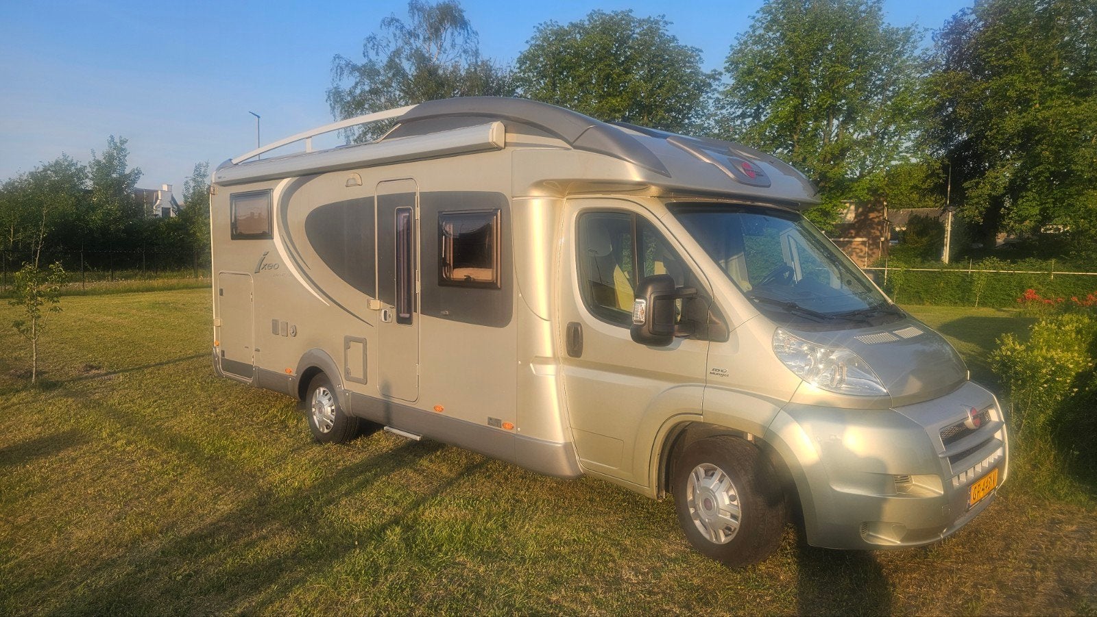 Burstner Ixeo Half-integraal Camper - Luxe en Comfort, Caravans en Kamperen, Campers, Particulier, Tot en met 4, Half-integraal