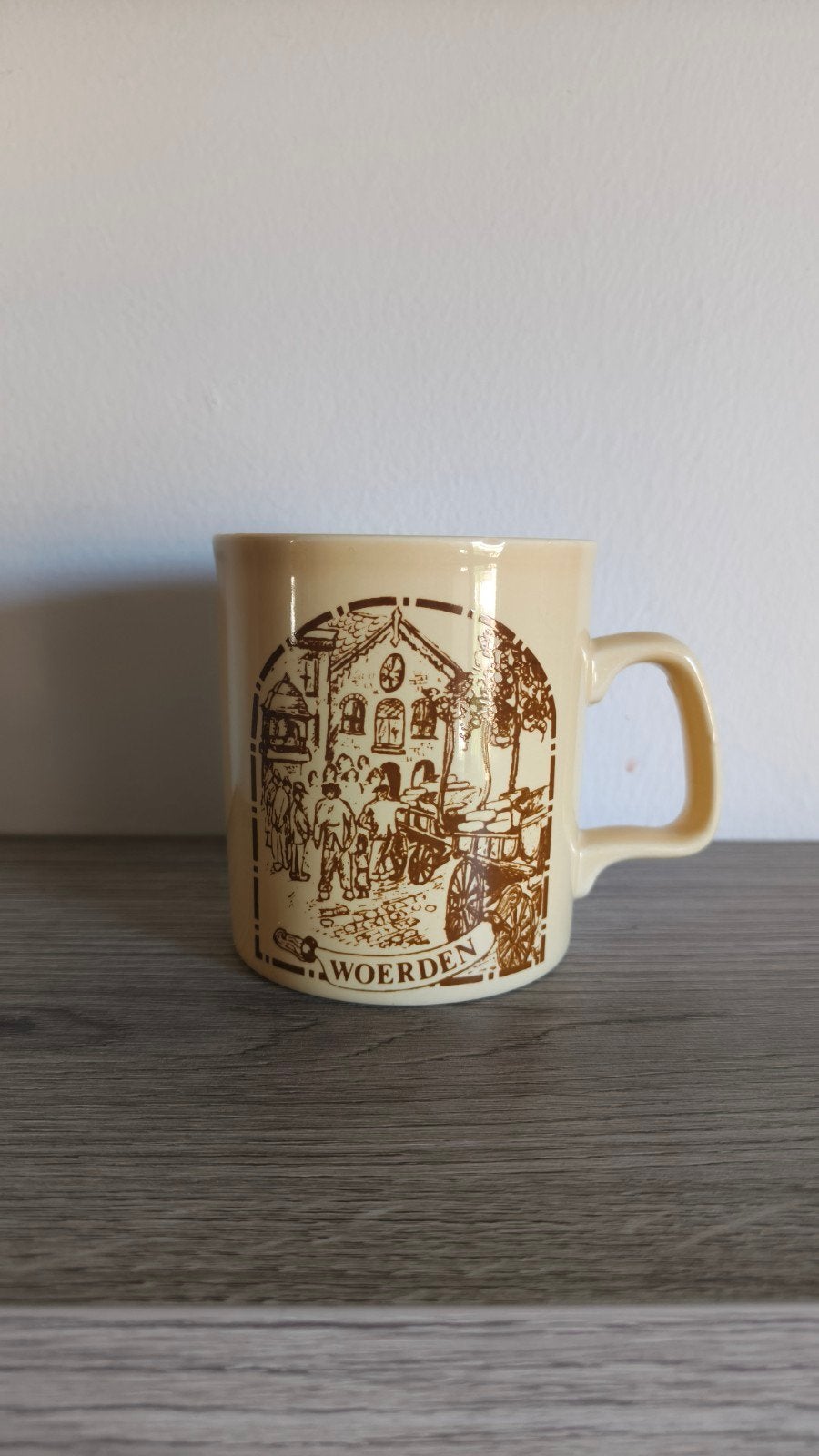 Vintage Woerden mok - Bruin met afbeelding, Verzenden, Overige stijlen, Kop(pen) en/of Schotel(s)