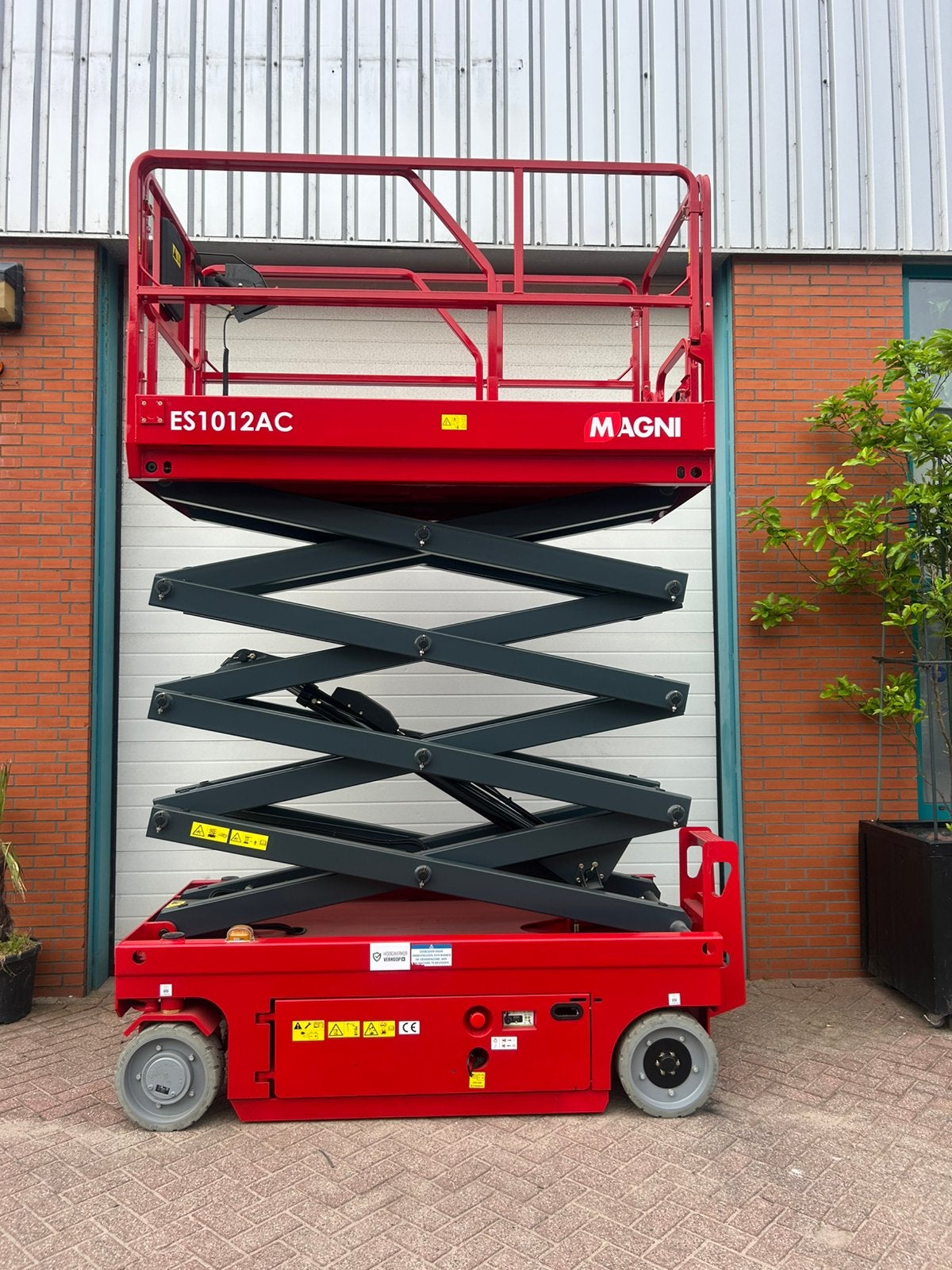 Magni1012 ac demo 2 uur schaarhoogwerker, Ophalen of Verzenden
