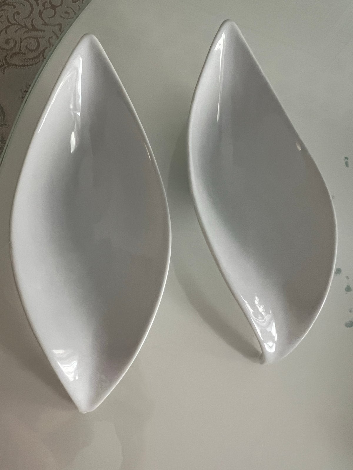 Set van 2 Bella Casa schalen, wit, blad vormig, Ophalen of Verzenden, Zo goed als nieuw